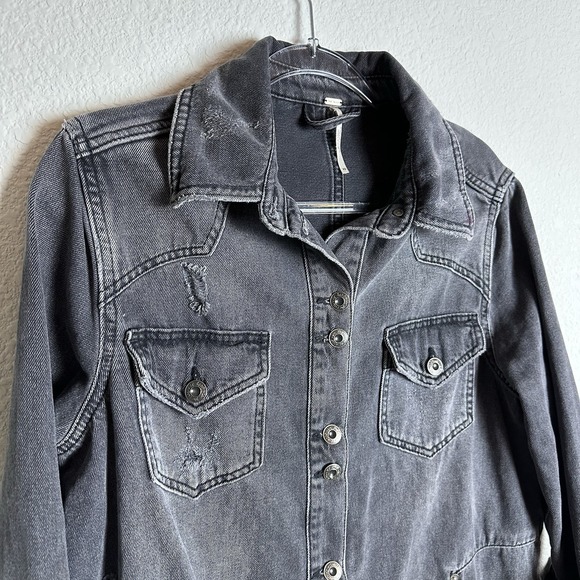 Free People Moonchild distressed Shirt Jacket denim jean Black oversized Sz XS - Picture 2 of 9